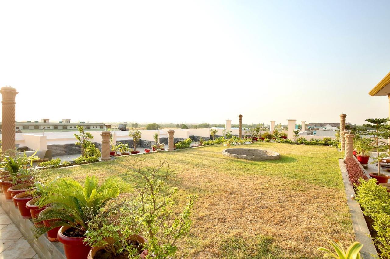 Oyo Flagship Armaan Resort Shāhpur Exterior foto