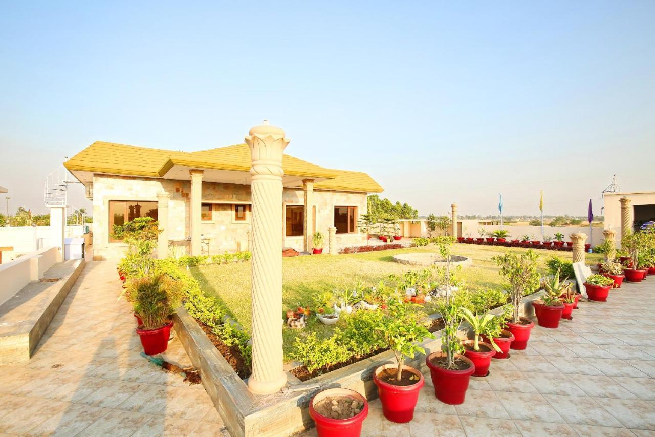 Oyo Flagship Armaan Resort Shāhpur Exterior foto