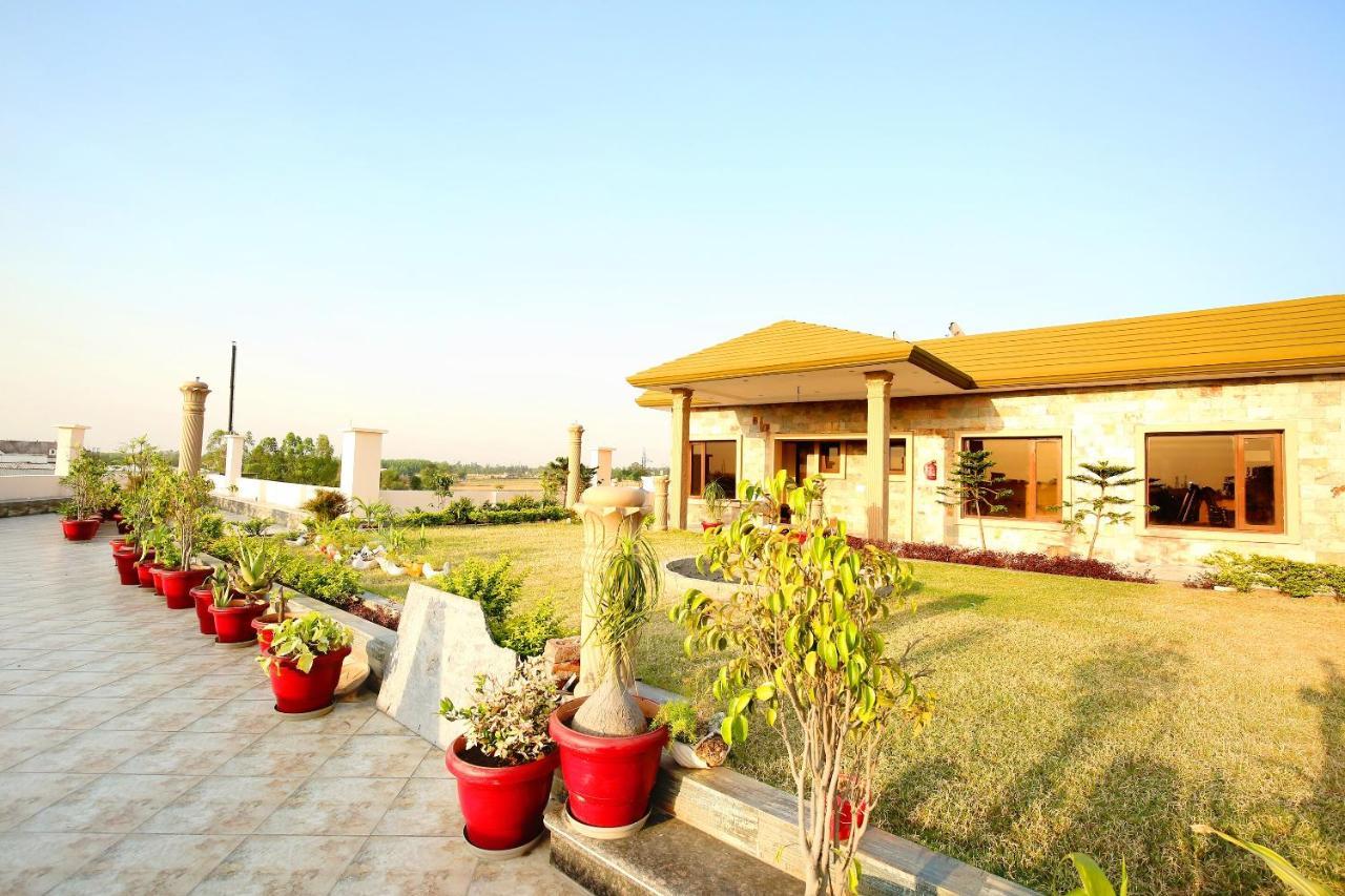 Oyo Flagship Armaan Resort Shāhpur Exterior foto
